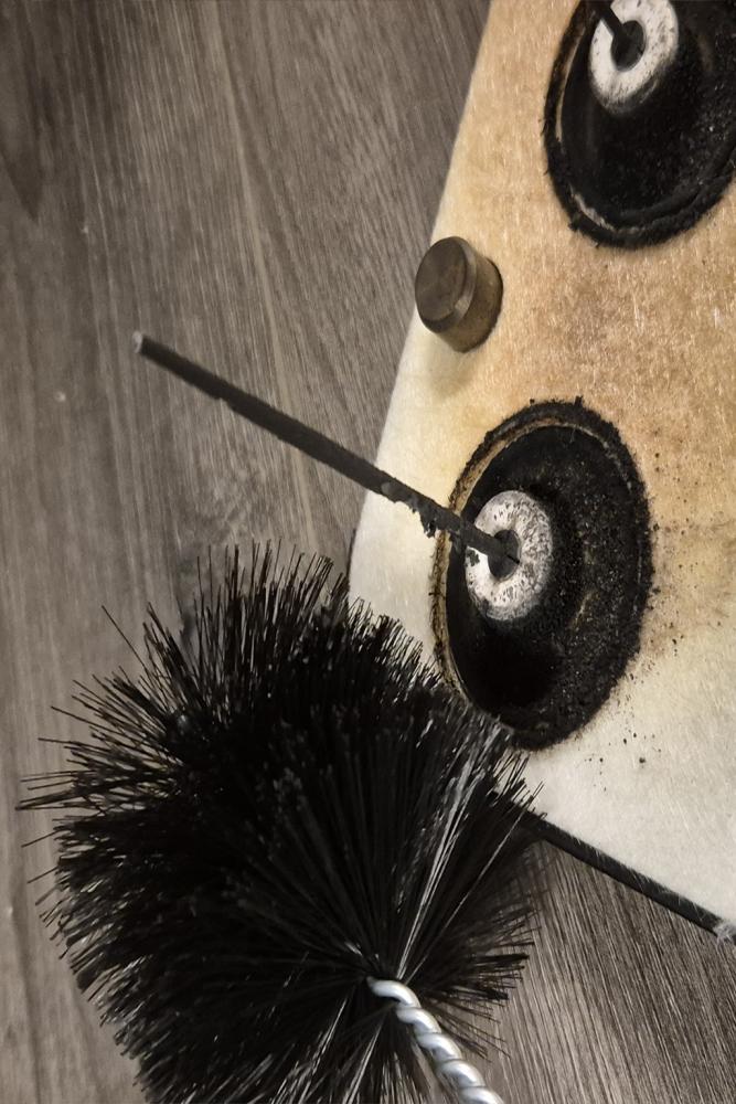 Reinig de electroden van de FineDuster